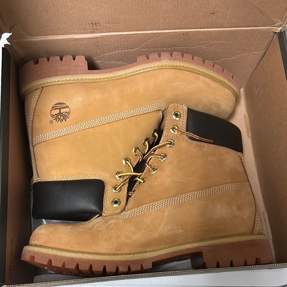HOST PICK 🎁🎁🛍️ Timberland Tan and Black Ankle Boots with Nubuck Leather. - Picture 12 of 12